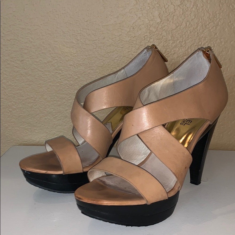 Michael Kors Beige/Tan Heels Size 8